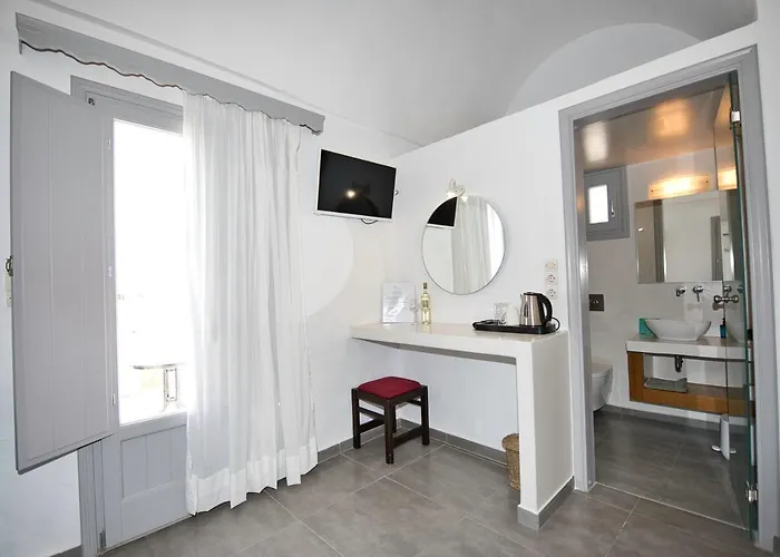 Anessis Fira (Santorini)