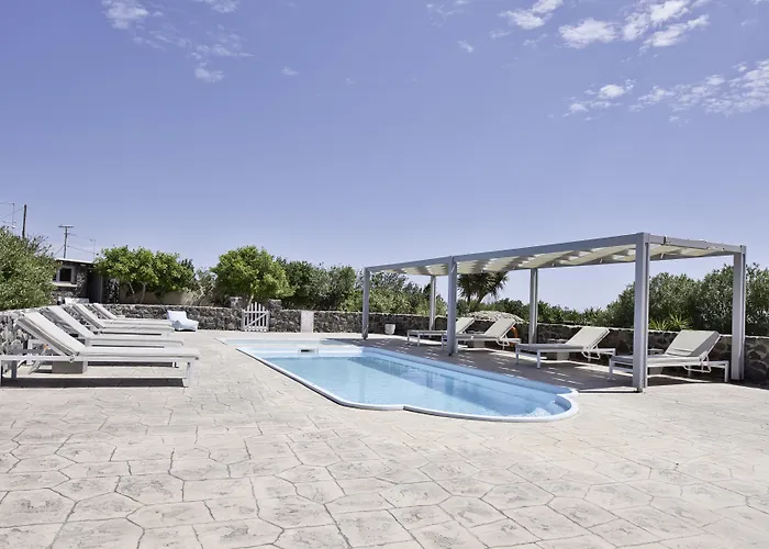 Anessis 4* Fira (Santorini)