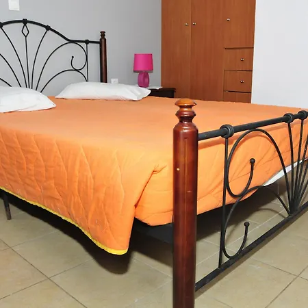 Anessis 3* Fira (Santorini)