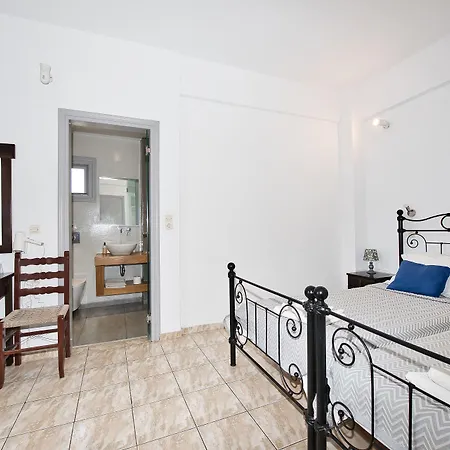 Anessis Aparthotel Firá