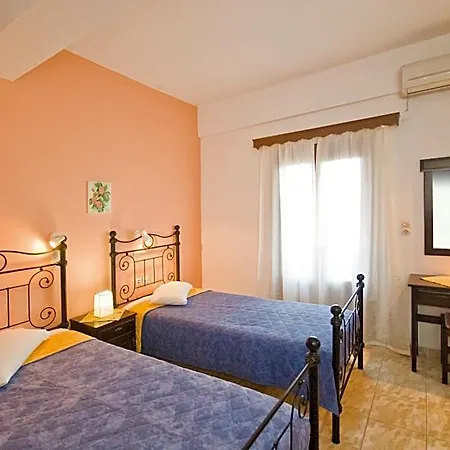 Anessis Fira (Santorini)