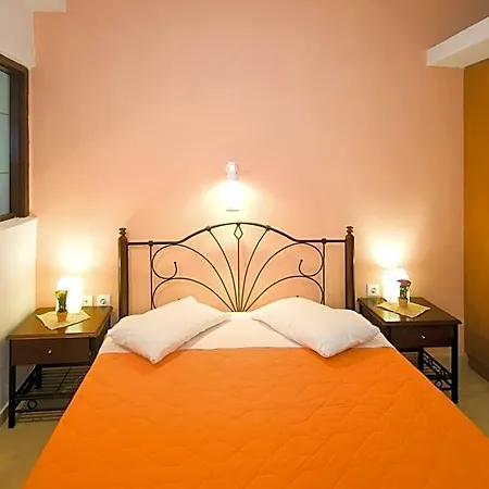 Anessis Fira (Santorini)