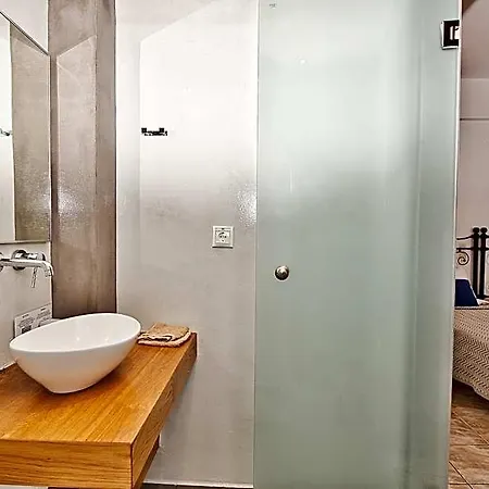 Aparthotel Anessis Fira (Santorini)